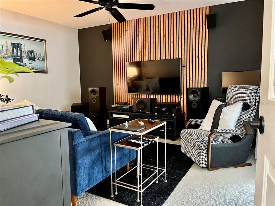 Под контрактом: $515,000 (4 спален, 2 ванн, 2053 Квадратных фут)