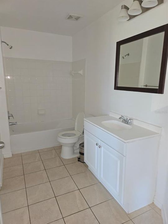 Activo con contrato: $189,900 (2 camas, 2 baños, 1031 Pies cuadrados)