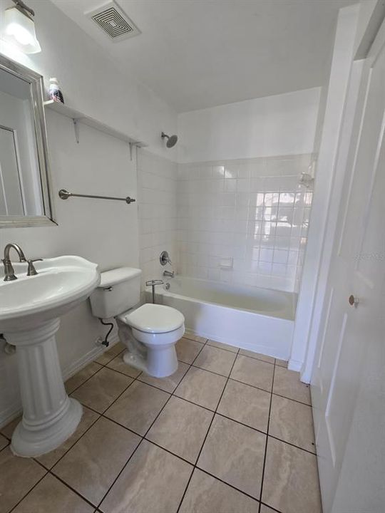 Activo con contrato: $189,900 (2 camas, 2 baños, 1031 Pies cuadrados)