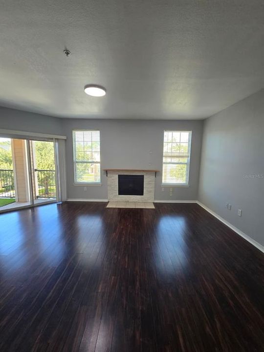 Activo con contrato: $189,900 (2 camas, 2 baños, 1031 Pies cuadrados)