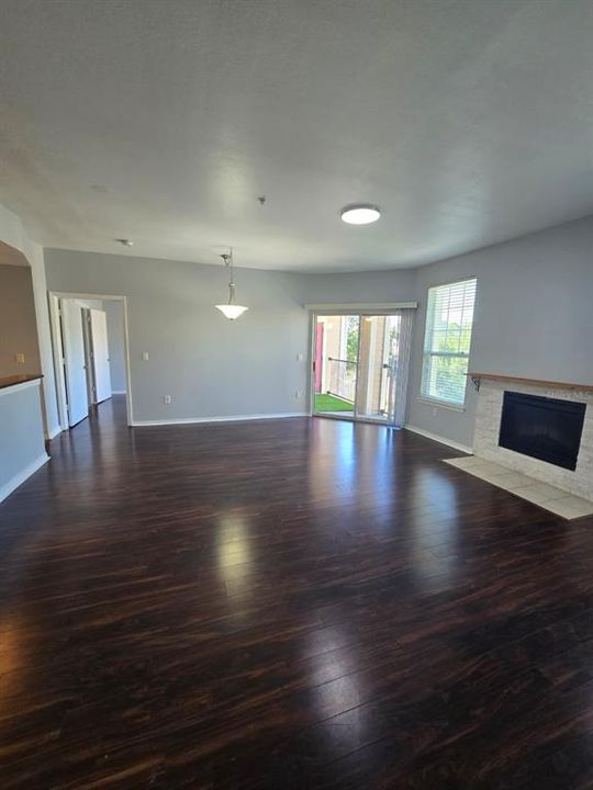 Activo con contrato: $189,900 (2 camas, 2 baños, 1031 Pies cuadrados)