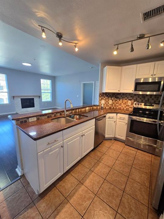 Activo con contrato: $189,900 (2 camas, 2 baños, 1031 Pies cuadrados)