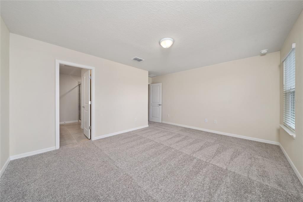 Activo con contrato: $2,650 (3 camas, 2 baños, 1556 Pies cuadrados)