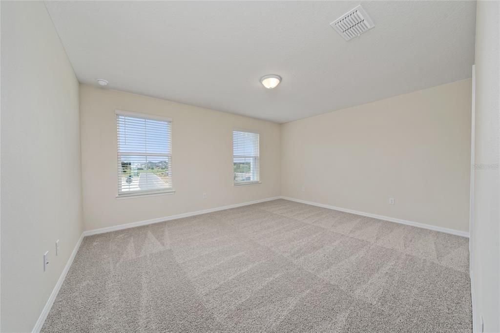 Activo con contrato: $2,650 (3 camas, 2 baños, 1556 Pies cuadrados)