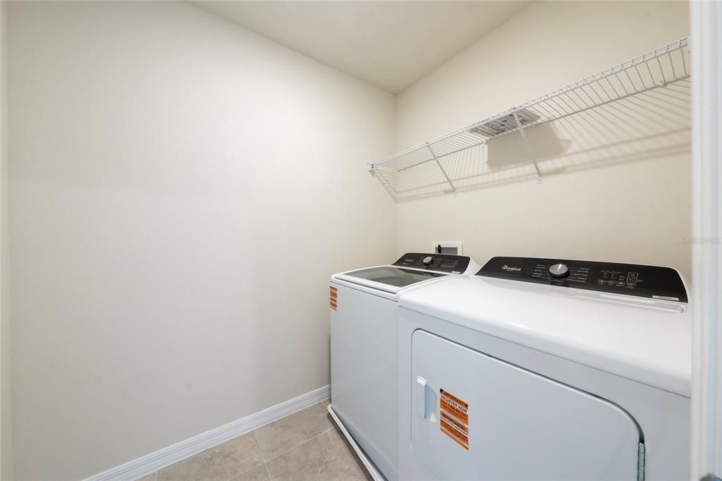 Activo con contrato: $2,650 (3 camas, 2 baños, 1556 Pies cuadrados)