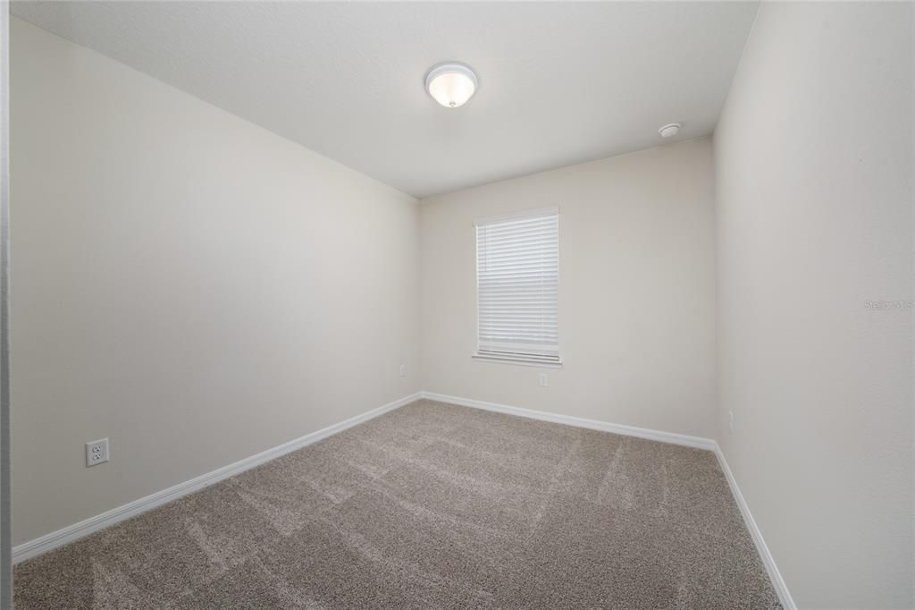 Activo con contrato: $2,650 (3 camas, 2 baños, 1556 Pies cuadrados)