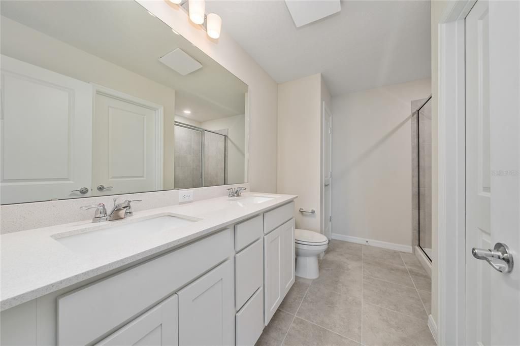 Activo con contrato: $2,650 (3 camas, 2 baños, 1556 Pies cuadrados)