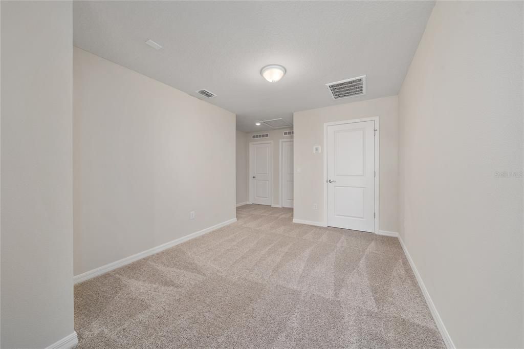 Activo con contrato: $2,650 (3 camas, 2 baños, 1556 Pies cuadrados)