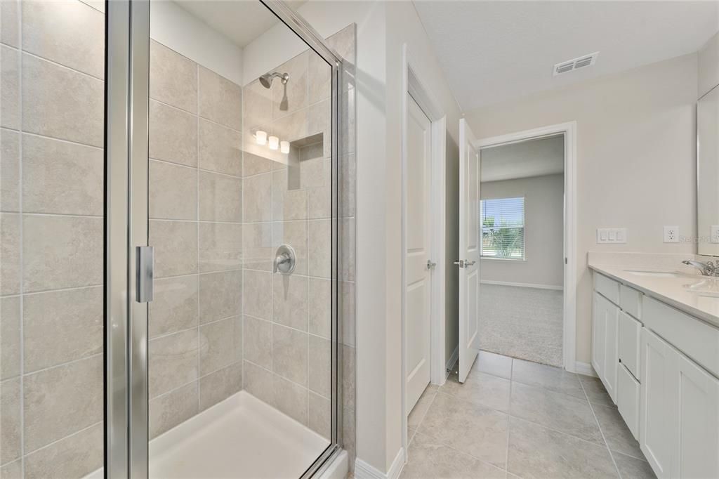 Activo con contrato: $2,650 (3 camas, 2 baños, 1556 Pies cuadrados)