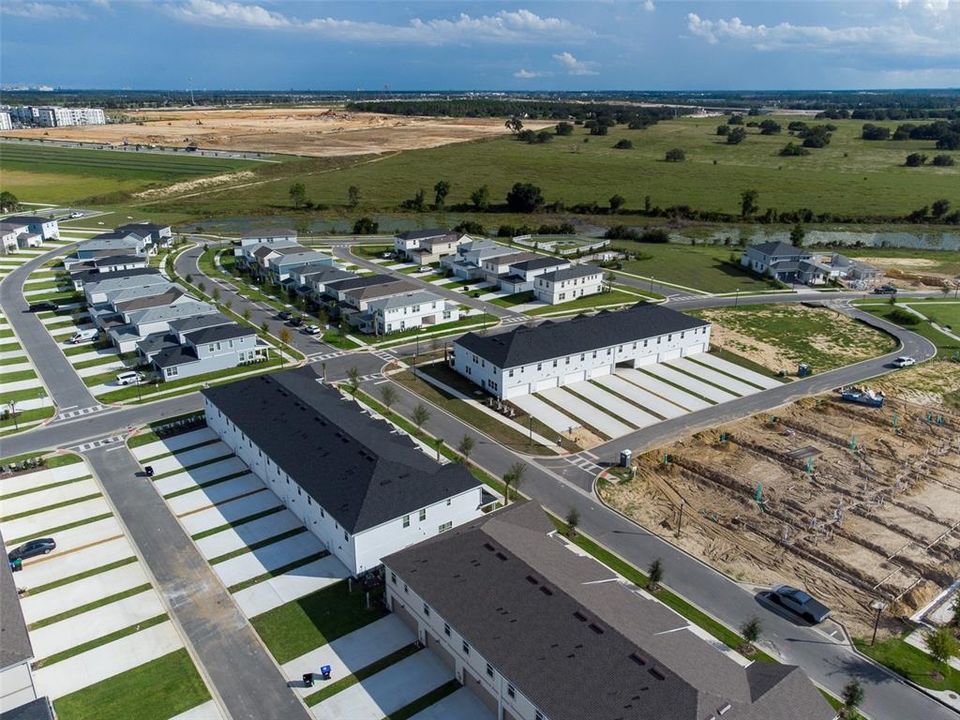 Activo con contrato: $2,650 (3 camas, 2 baños, 1556 Pies cuadrados)