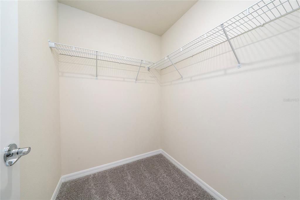 Activo con contrato: $2,650 (3 camas, 2 baños, 1556 Pies cuadrados)