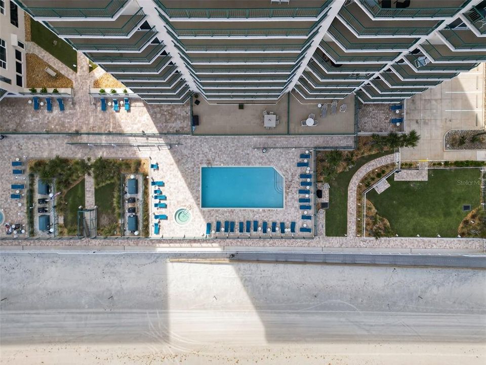 For Sale: $690,000 (3 beds, 3 baths, 2072 Square Feet)