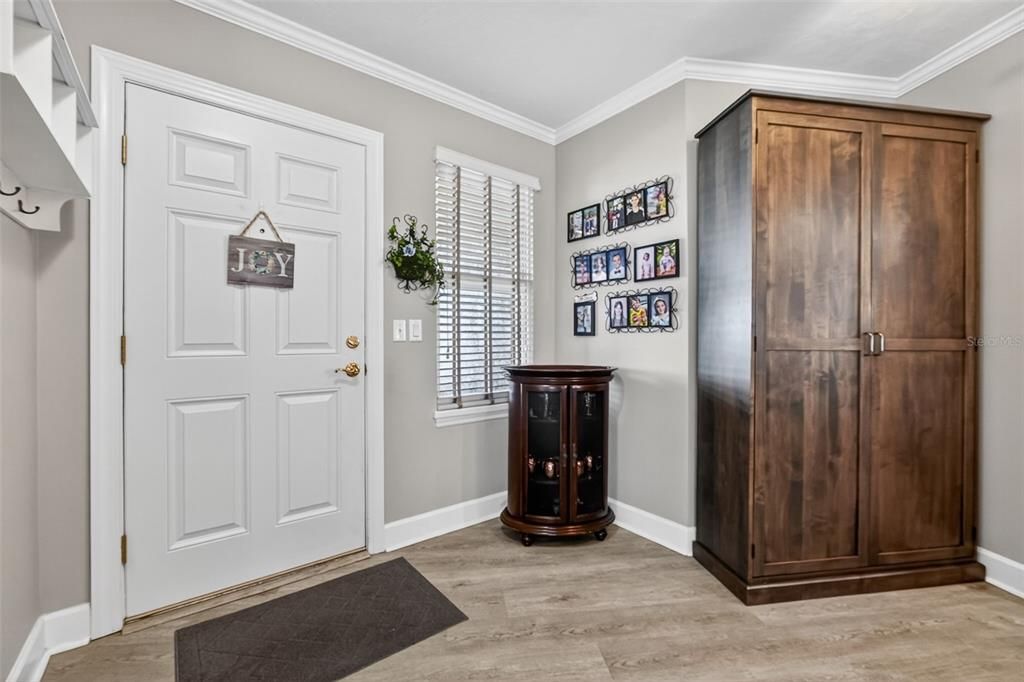 For Sale: $690,000 (3 beds, 3 baths, 2072 Square Feet)