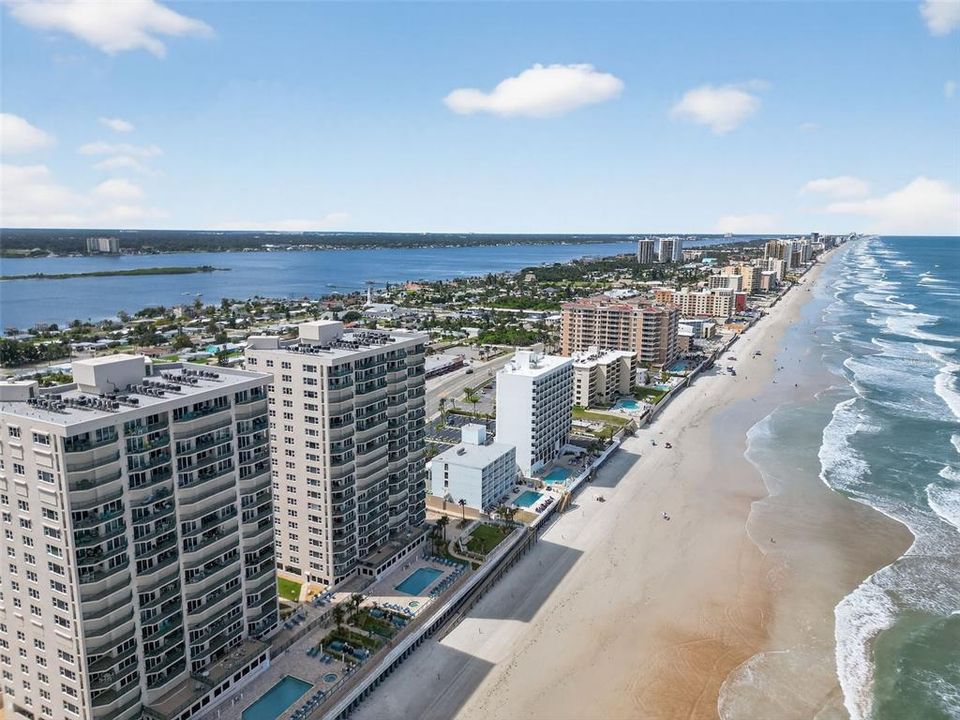 For Sale: $690,000 (3 beds, 3 baths, 2072 Square Feet)