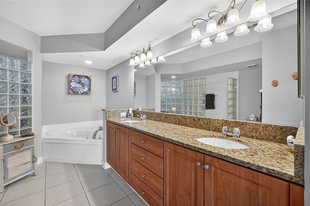 For Sale: $690,000 (3 beds, 3 baths, 2072 Square Feet)