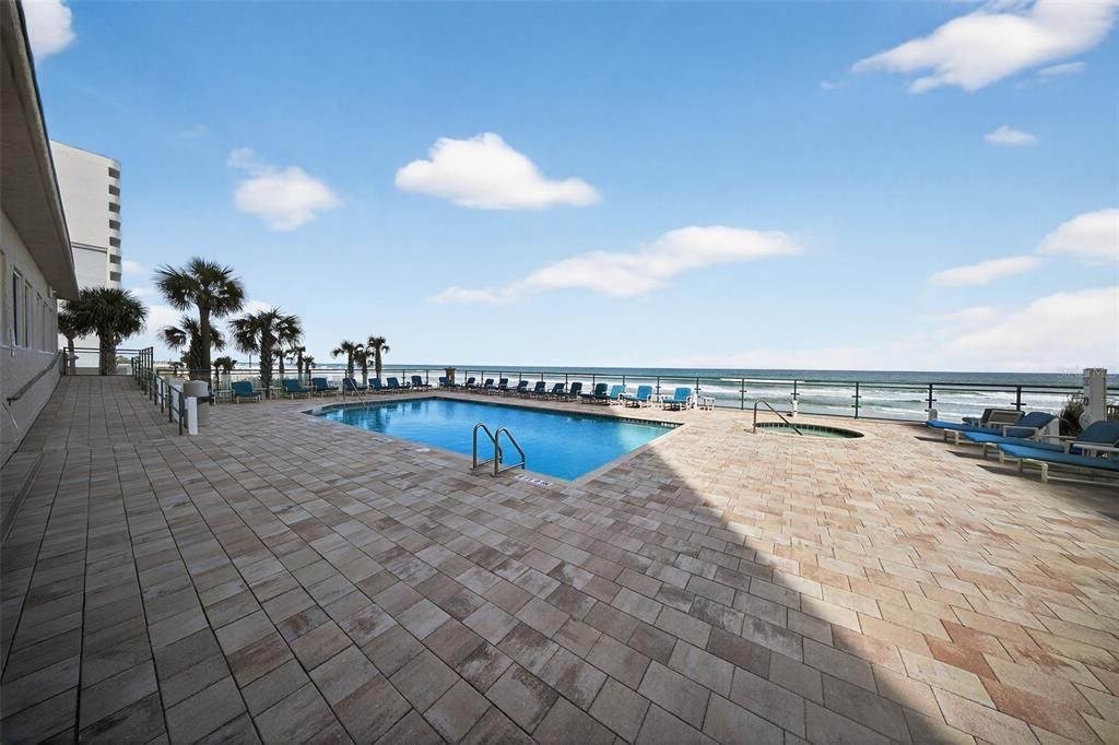 For Sale: $690,000 (3 beds, 3 baths, 2072 Square Feet)