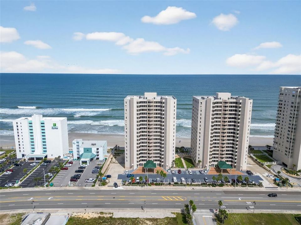 For Sale: $690,000 (3 beds, 3 baths, 2072 Square Feet)