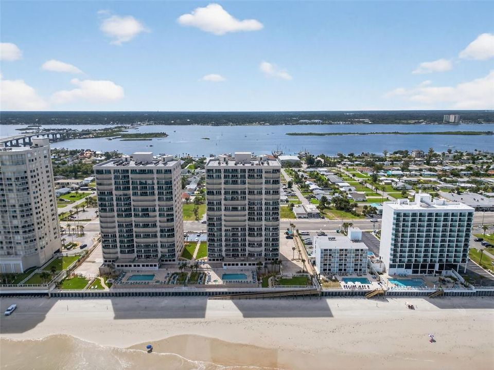 For Sale: $690,000 (3 beds, 3 baths, 2072 Square Feet)