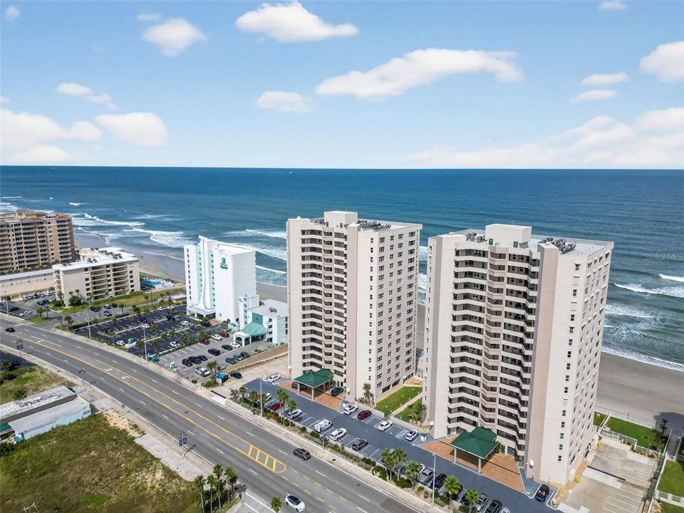 For Sale: $690,000 (3 beds, 3 baths, 2072 Square Feet)