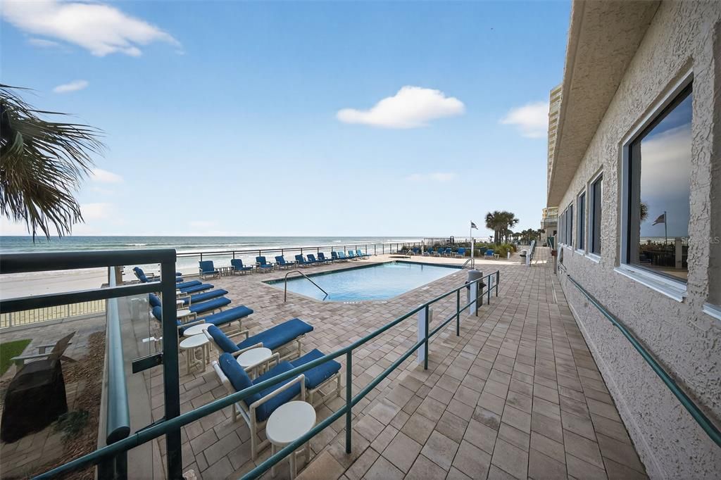 For Sale: $690,000 (3 beds, 3 baths, 2072 Square Feet)