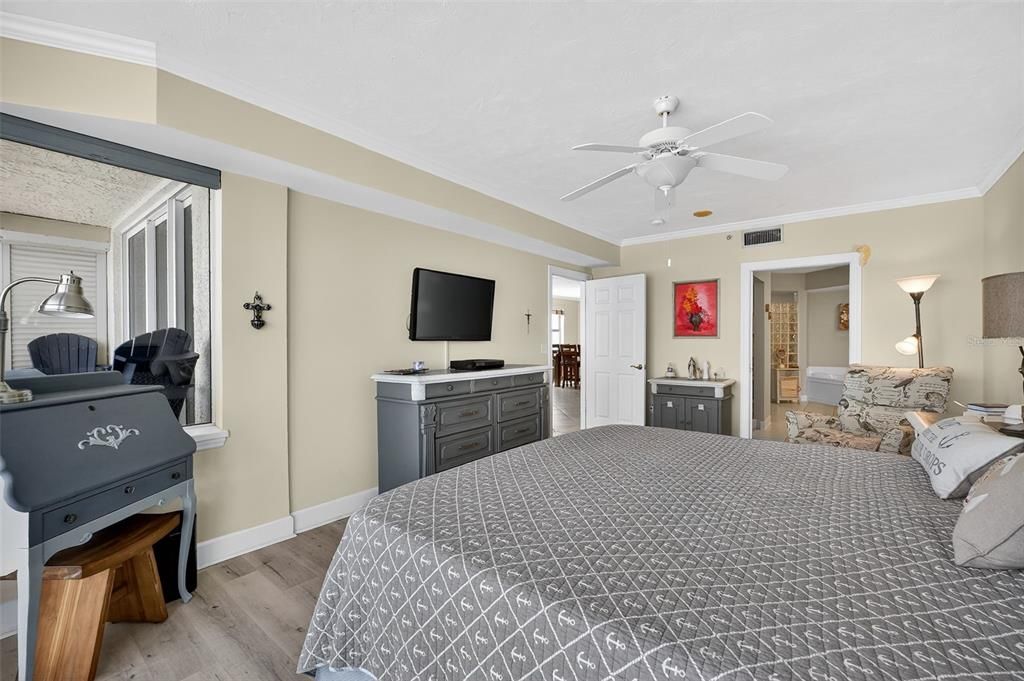 For Sale: $690,000 (3 beds, 3 baths, 2072 Square Feet)