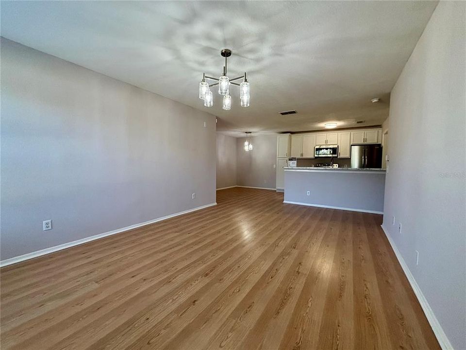 На продажу: $199,990 (3 спален, 2 ванн, 1205 Квадратных фут)