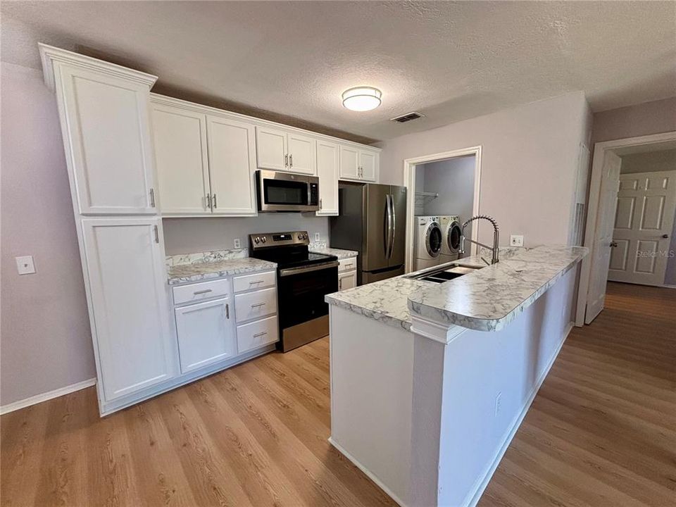 На продажу: $199,990 (3 спален, 2 ванн, 1205 Квадратных фут)