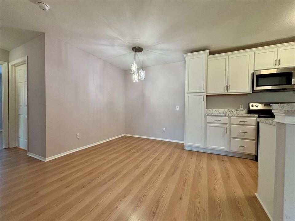 На продажу: $199,990 (3 спален, 2 ванн, 1205 Квадратных фут)