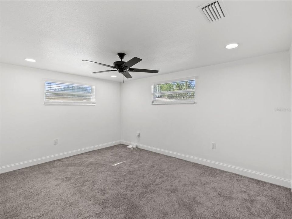 合同活跃: $299,900 (3 贝兹, 2 浴室, 1595 平方英尺)