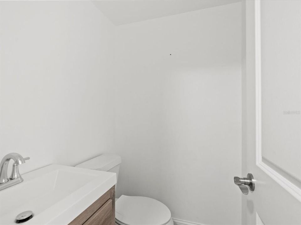 合同活跃: $299,900 (3 贝兹, 2 浴室, 1595 平方英尺)