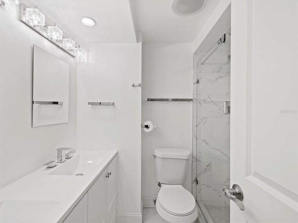 合同活跃: $299,900 (3 贝兹, 2 浴室, 1595 平方英尺)