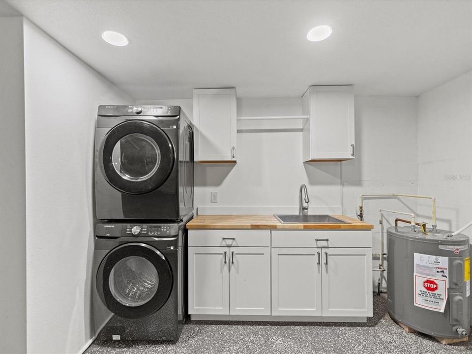 合同活跃: $299,900 (3 贝兹, 2 浴室, 1595 平方英尺)