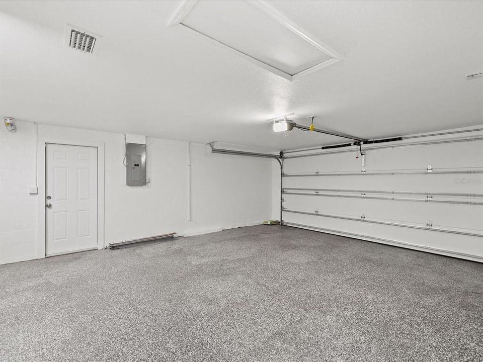 合同活跃: $299,900 (3 贝兹, 2 浴室, 1595 平方英尺)