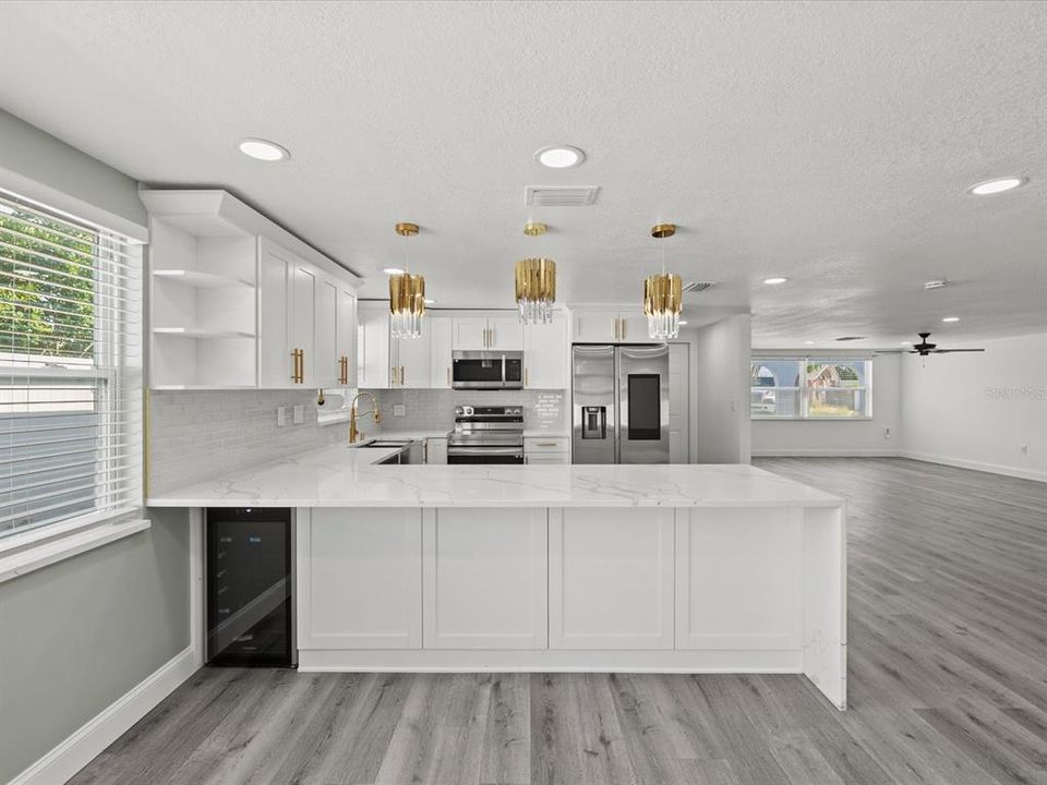 合同活跃: $299,900 (3 贝兹, 2 浴室, 1595 平方英尺)