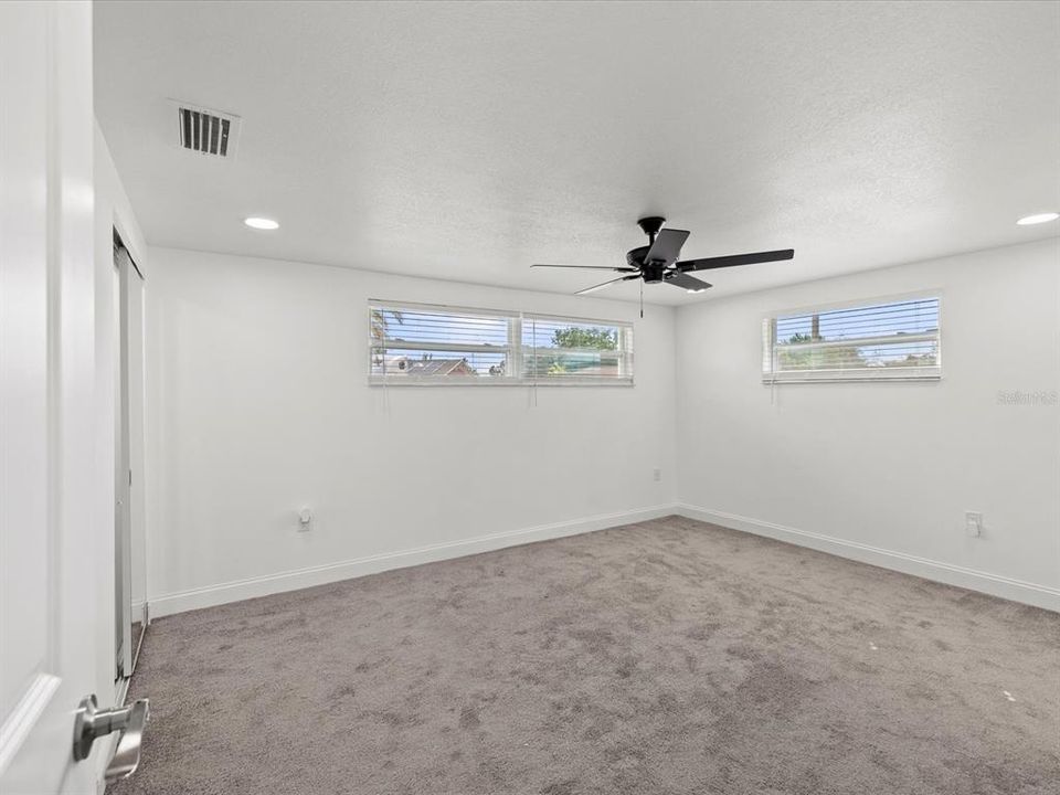 合同活跃: $299,900 (3 贝兹, 2 浴室, 1595 平方英尺)