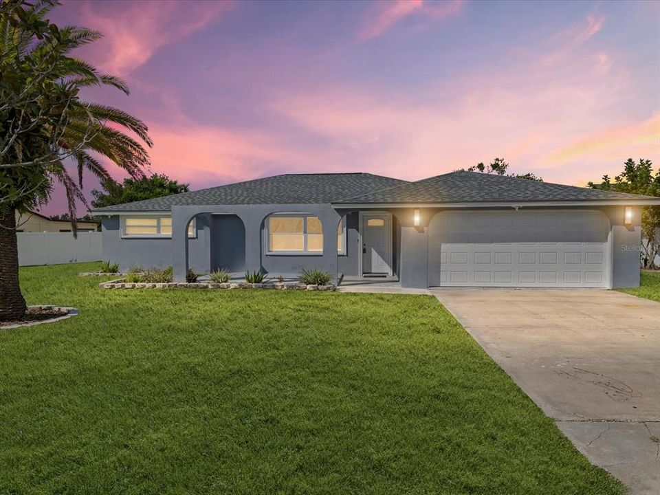 合同活跃: $299,900 (3 贝兹, 2 浴室, 1595 平方英尺)