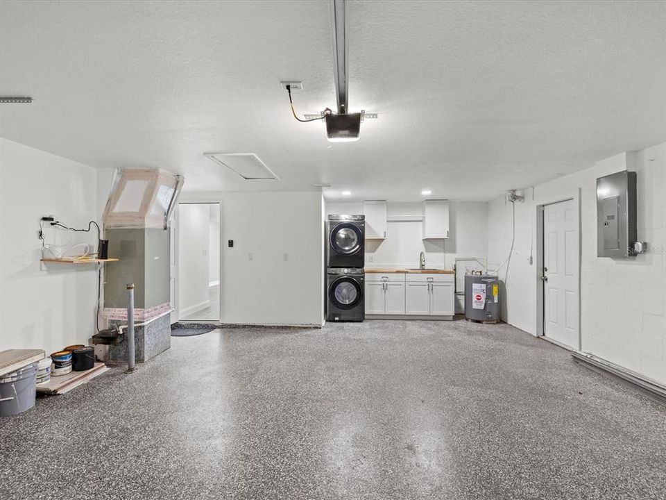 合同活跃: $299,900 (3 贝兹, 2 浴室, 1595 平方英尺)