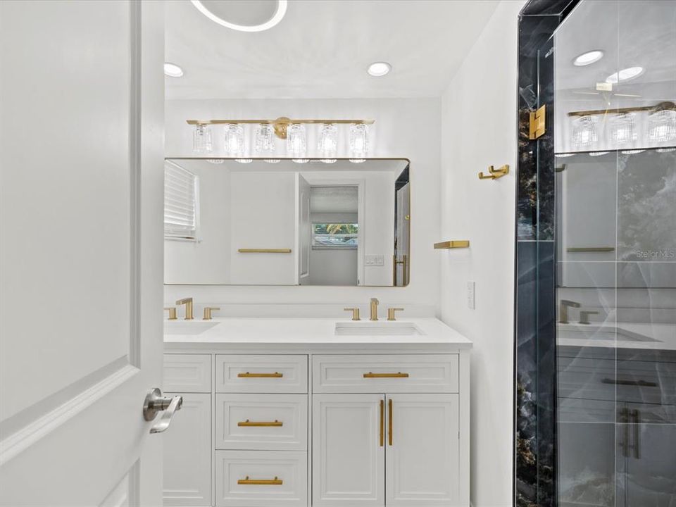 合同活跃: $299,900 (3 贝兹, 2 浴室, 1595 平方英尺)