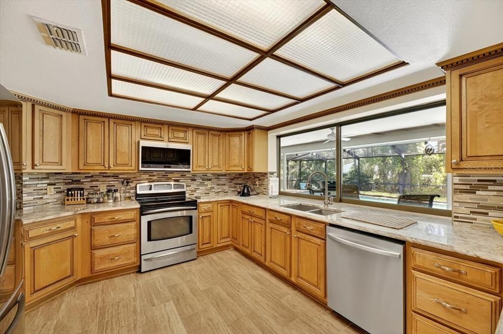 待售: $485,000 (3 贝兹, 2 浴室, 2472 平方英尺)