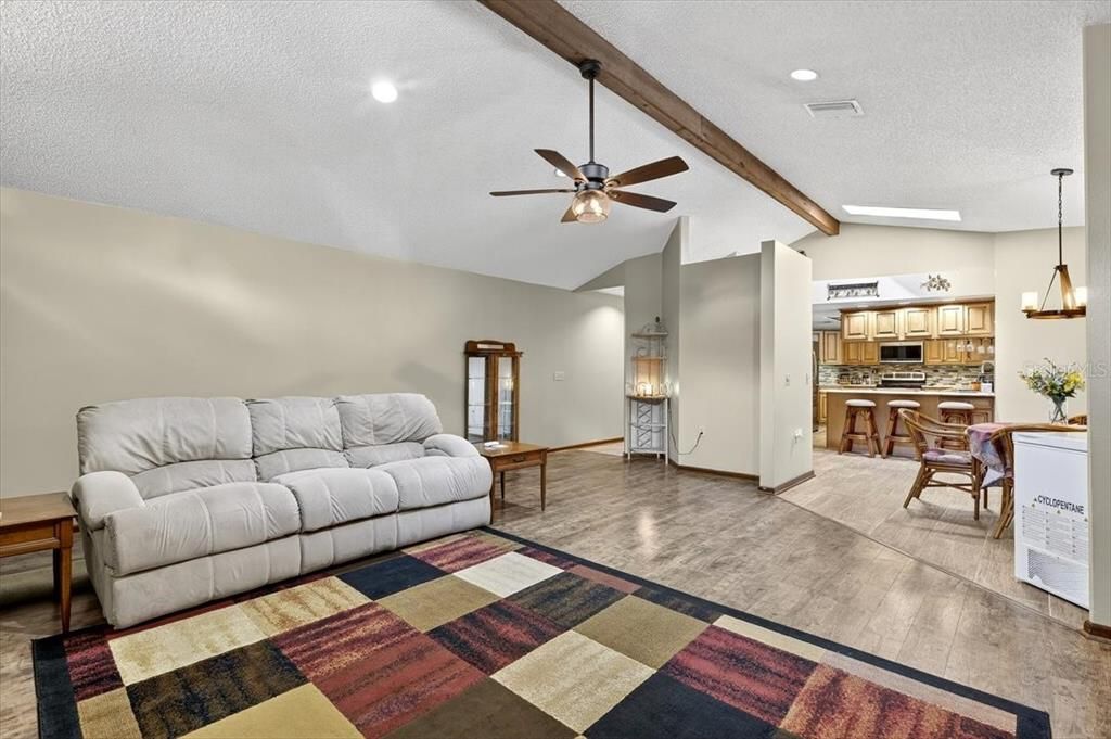 待售: $485,000 (3 贝兹, 2 浴室, 2472 平方英尺)