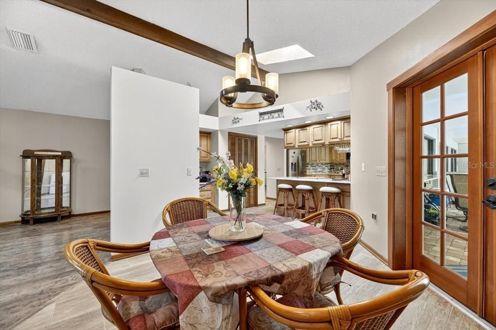 待售: $485,000 (3 贝兹, 2 浴室, 2472 平方英尺)