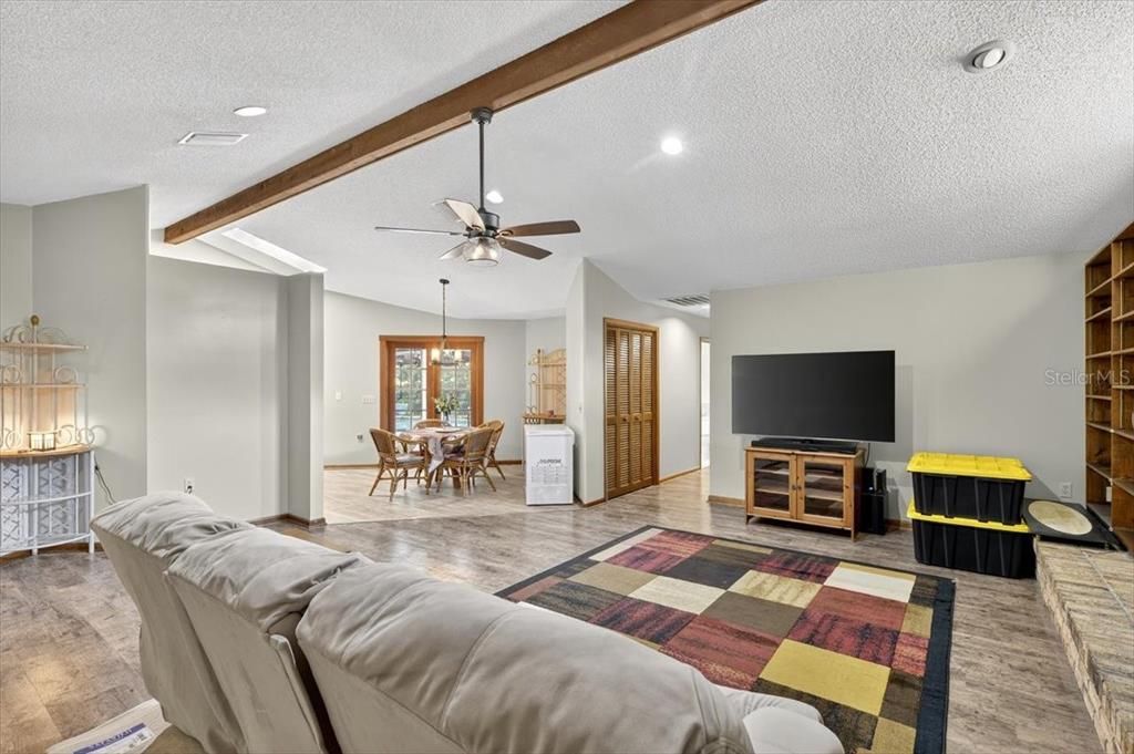 待售: $485,000 (3 贝兹, 2 浴室, 2472 平方英尺)