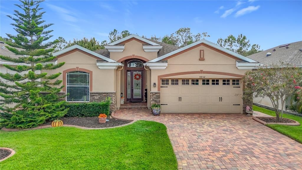 Activo con contrato: $369,000 (3 camas, 2 baños, 1707 Pies cuadrados)