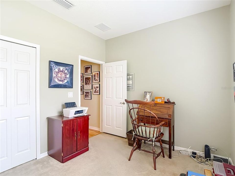 Activo con contrato: $369,000 (3 camas, 2 baños, 1707 Pies cuadrados)