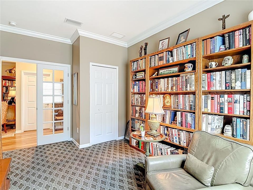 Activo con contrato: $369,000 (3 camas, 2 baños, 1707 Pies cuadrados)