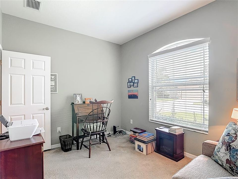 Activo con contrato: $369,000 (3 camas, 2 baños, 1707 Pies cuadrados)