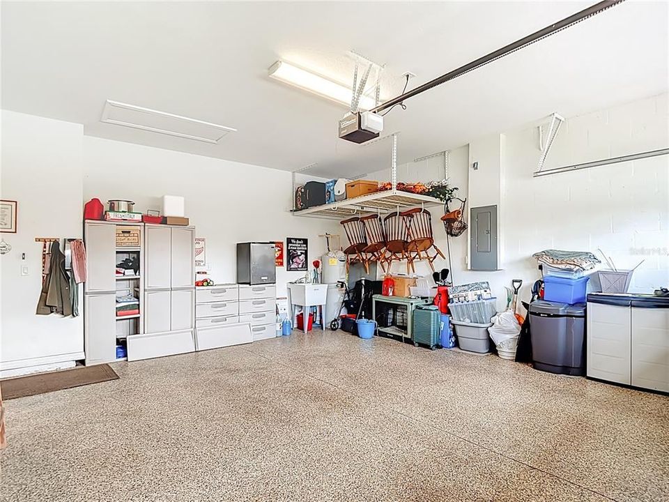 Activo con contrato: $369,000 (3 camas, 2 baños, 1707 Pies cuadrados)