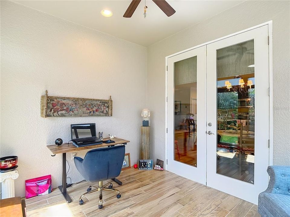 Activo con contrato: $369,000 (3 camas, 2 baños, 1707 Pies cuadrados)