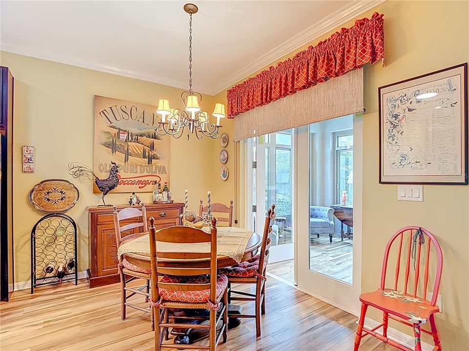 Activo con contrato: $369,000 (3 camas, 2 baños, 1707 Pies cuadrados)