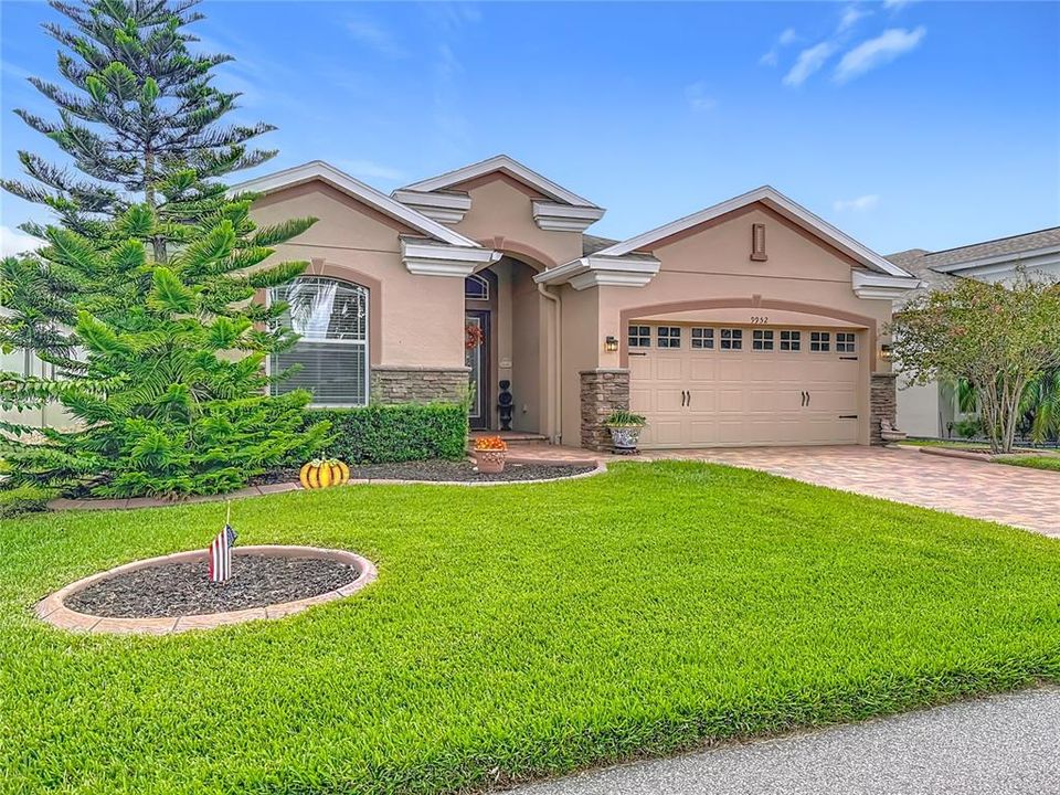 Activo con contrato: $369,000 (3 camas, 2 baños, 1707 Pies cuadrados)